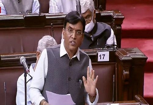 ओमिक्रॉन पर टीके के असर को लेकर अध्ययन जारी, विशेषज्ञों की राय के बाद बूस्टर डोज पर होगा फैसला- स्वास्थ्य मंत्री