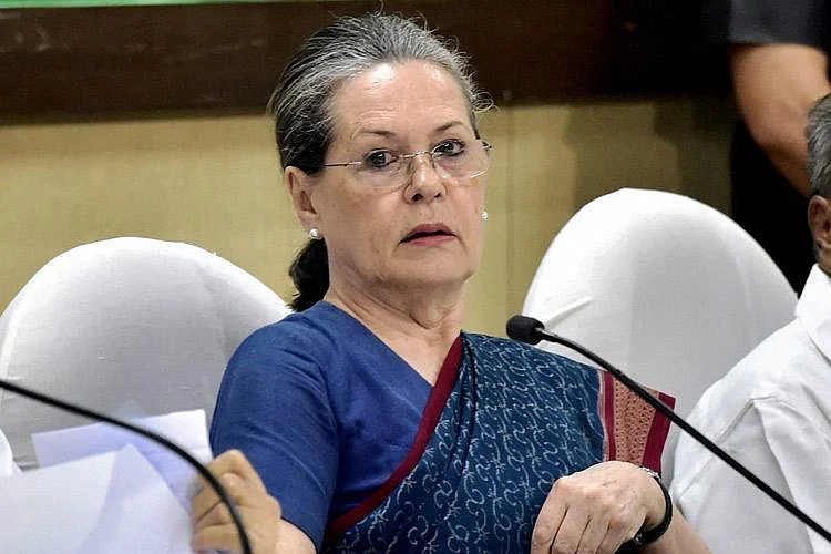सोनिया गांधीः मजबूत व्यक्तित्व और मानवता से परिपूर्ण शख्सियत, मदद की पेशकश करने वालों से कभी कुर्बानी नहीं मांगी