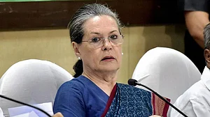 सोनिया गांधीः मजबूत व्यक्तित्व और मानवता से परिपूर्ण शख्सियत, मदद की पेशकश करने वालों से कभी कुर्बानी नहीं मांगी