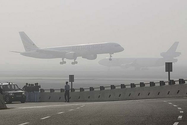 अर्थजगत की 5 बड़ी खबरें: 1 जनवरी से सीज हो सकता है आपका बैंक खाता! और दिल्ली में फ्लाइट पर नहीं पड़ा कोहरे का असर  