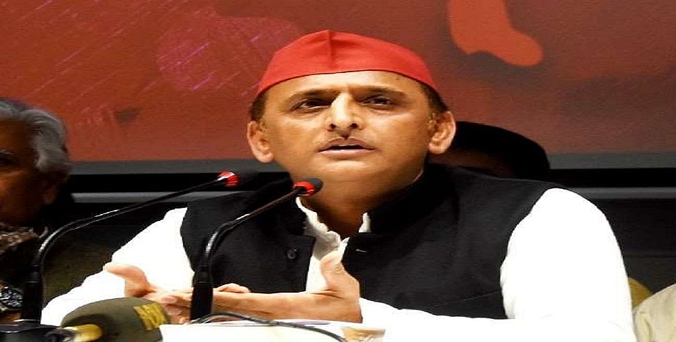 यूपी में चुनावी घबराहट में केंद्र ने फिर अपनाया केंद्रीय एजेंसियों का हथकंडा? अखिलेश यादव के करीबियों पर आयकर के छापे