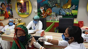 बिहार में स्वास्थ्य विभाग का अजीब खेल, बिना टीका लगाए ही सरकार की वेबसाइट पर अपलोड कर दिए फर्जी सर्टिफिकेट