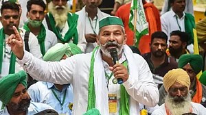 उत्तर प्रदेश: किसान नेता राकेश टिकैत की चेतावनी, 20 दिन में नहीं हुआ भुगतान तो कलेक्ट्रेट में भर देंगे गन्ना
