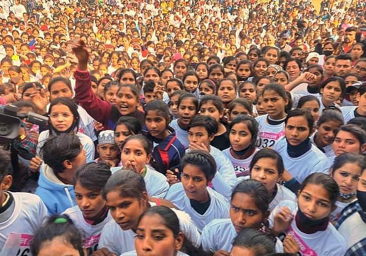 मेरठ में 'लड़की हूँ लड़ सकती हूँ' मैराथन में उमड़ी भारी भीड़, रूबी बनीं विजेता