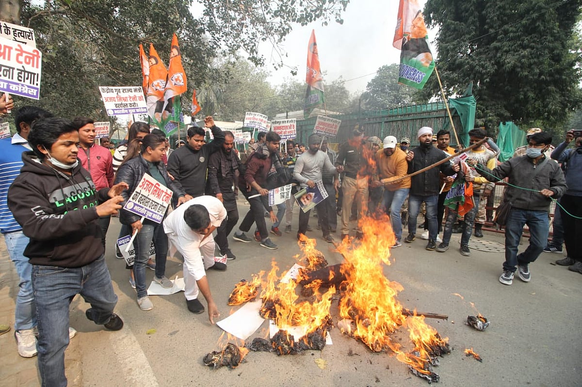 लखीमपुर कांड: मंत्री अजय टेनी के इस्तीफे की मांग पर युवा कांग्रेस का प्रदर्शन, फूंका पुतला, लगाए सरकार विरोधी नारे 