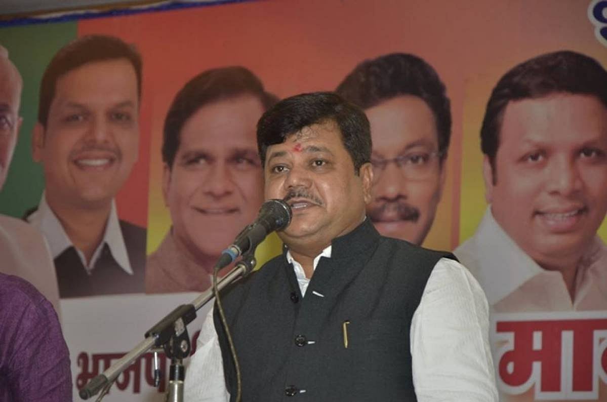 मुंबई बैंक में डायरेक्टर बनने के लिए बीजेपी के करोड़पति नेता बन गए मजदूर, सरकार ने नोटिस भेजकर मांगा है स्पष्टीकरण