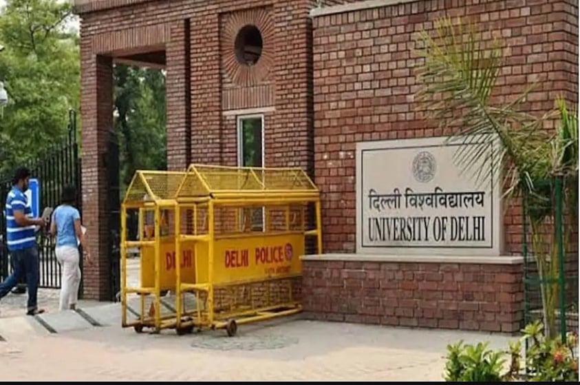 DU ने परिसर में विरोध प्रदर्शन करने पर एक महीने के लिए प्रतिबंध लगाया