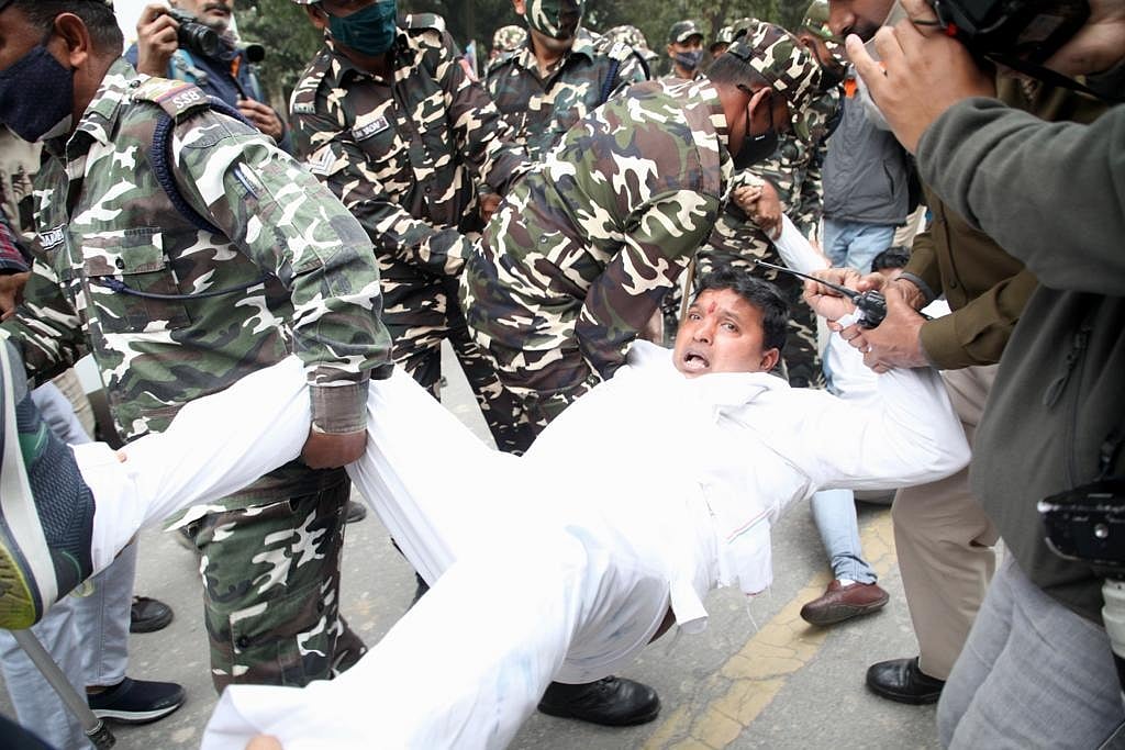 बढ़ती महंगाई के खिलाफ यूथ कांग्रेस का जोरदार प्रदर्शन, संसद घेराव का किया प्रयास, पुलिस ने मुश्किल से रोका