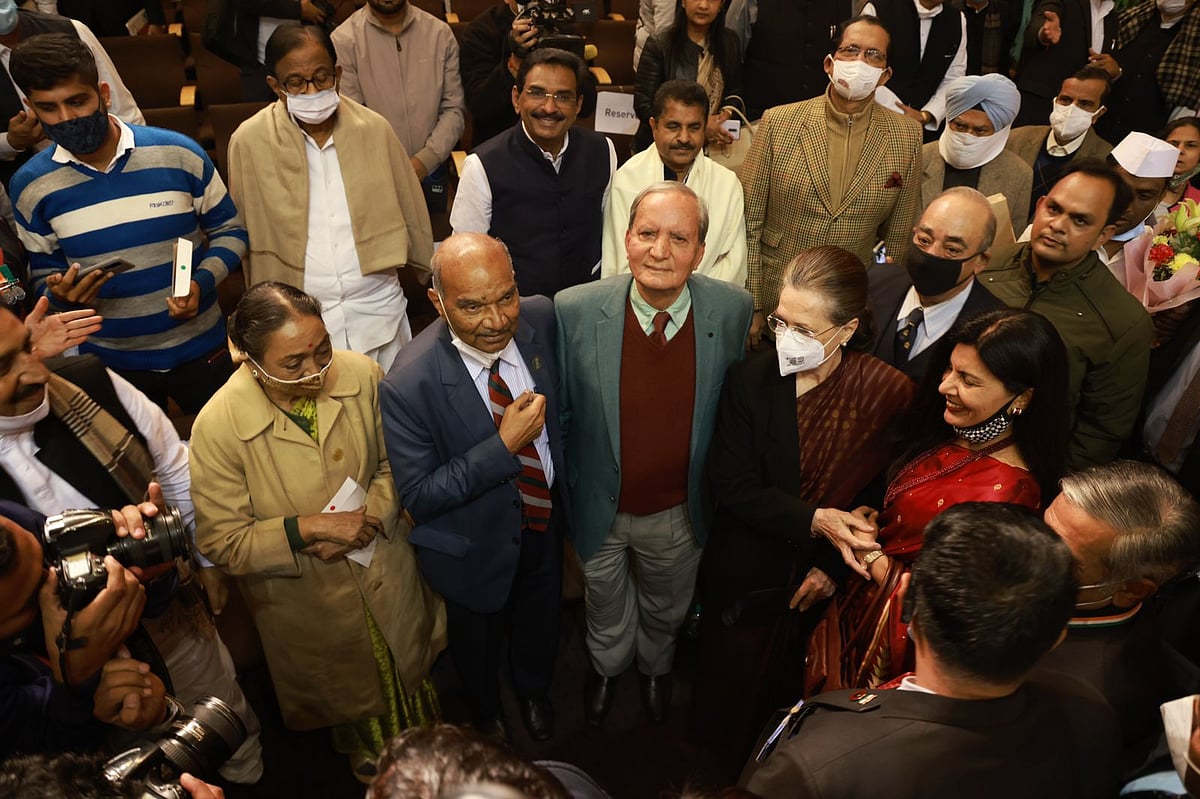इतिहास ही नहीं भूगोल भी बदल दिया था इंदिरा गांधी की नेतृत्व कुशलता से जीते गए बांग्लादेश मुक्ति युद्ध ने: सोनिया गांधी