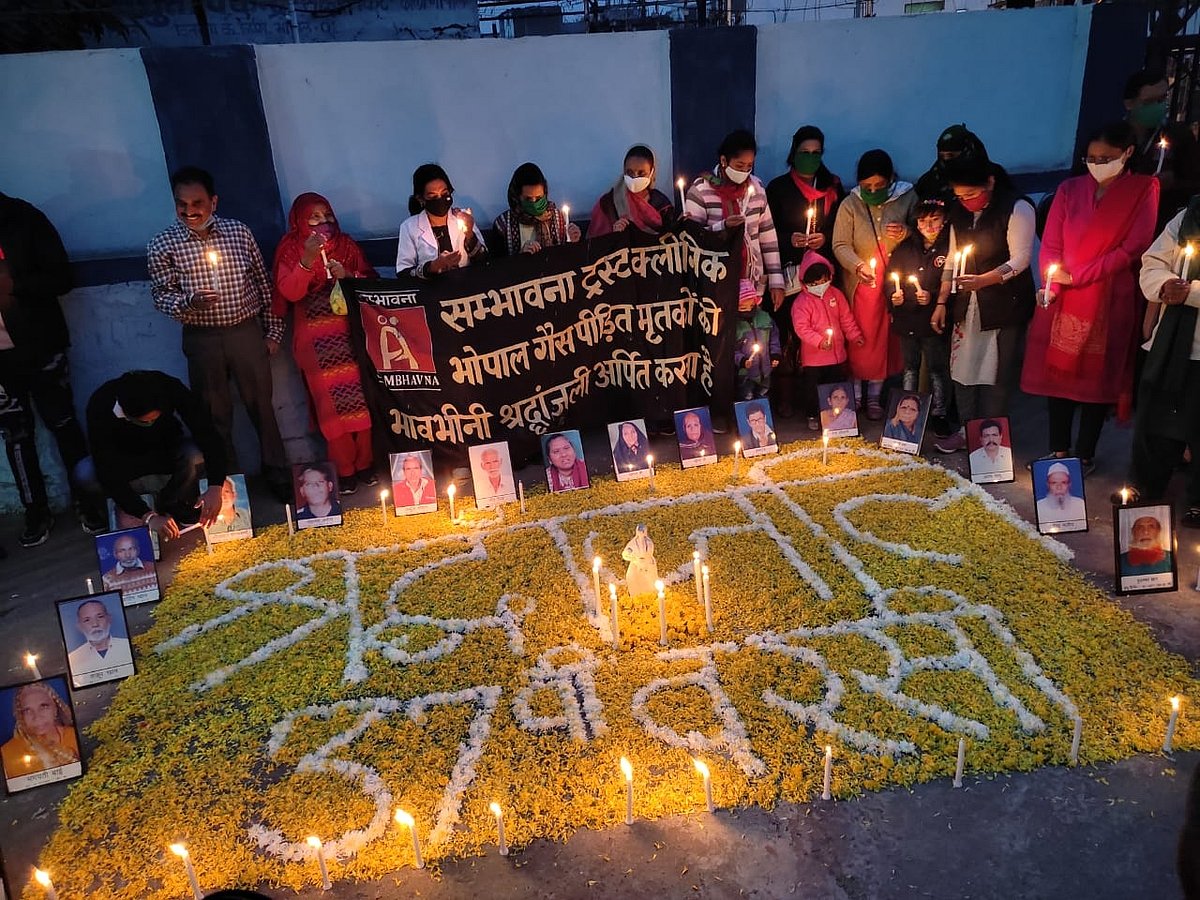 भोपाल गैस त्रासदी में जान गंवाने वालों को मोमबत्ती जलाकर दी गई श्रद्धांजलि, आज भी दर्द कम नहीं हुआ