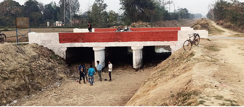 पीएम मोदी यूपी में जिस नहर का लोकार्पण करके आए, उसमें तो पानी ही नहीं है और बच्चे क्रिकेट खेलते हैं...