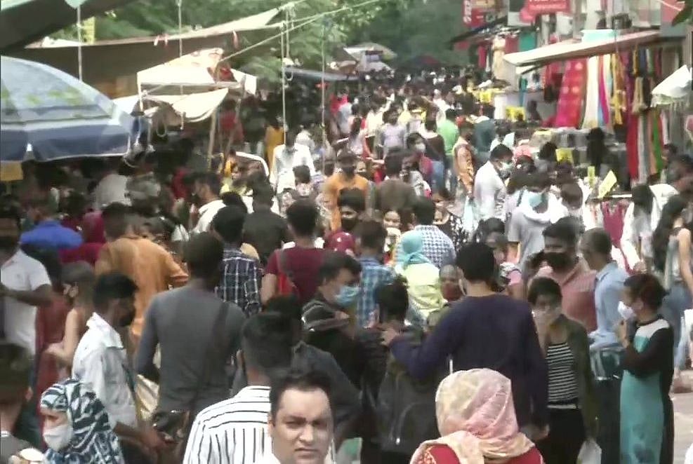 दिल्ली के सरोजनी मार्केट में भीड़ का वीडियो वायरल होने पर जागा प्रशासन, ऑड-ईवन लागू, अतिक्रमण हटाना शुरू
