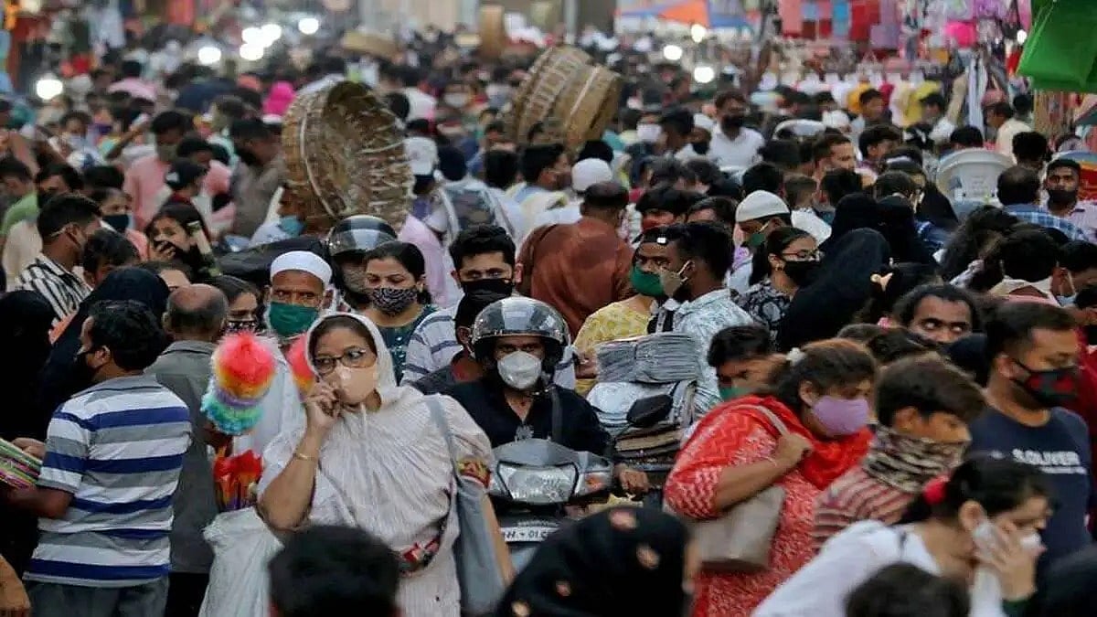 भारत में आ चुकी है कोरोना की तीसरी लहर? विशेषज्ञों के इस बयान से लोगों के बीच दहशत का माहौल!