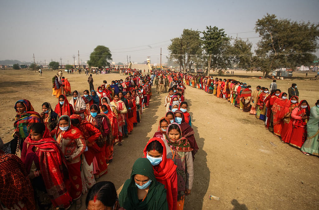 खरी-खरी: यूपी चुनाव में बांध तोड़कर निकला बीजेपी विरोधी गुस्से का सैलाब