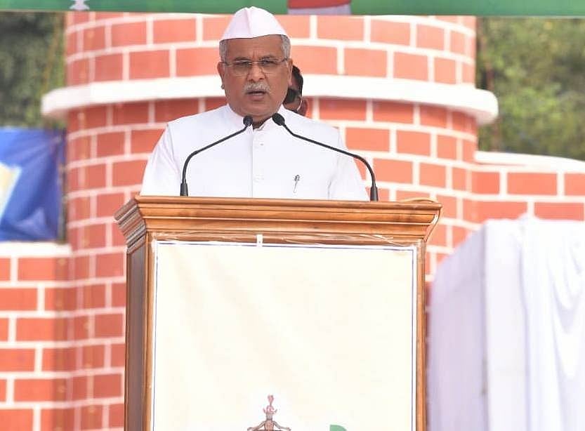 CM बघेल का छत्तीसगढ़ के सरकारी कर्मचारियों को बड़ा तोहफा, अब सप्ताह में सिर्फ पांच दिन करने होंगे काम