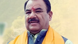 उत्तराखंड बीजेपी में भी भितरघात शुरु, वरिष्ठ मंत्री हरक सिंह रावत पार्टी से बर्खास्त, मंत्री पद भी छिना