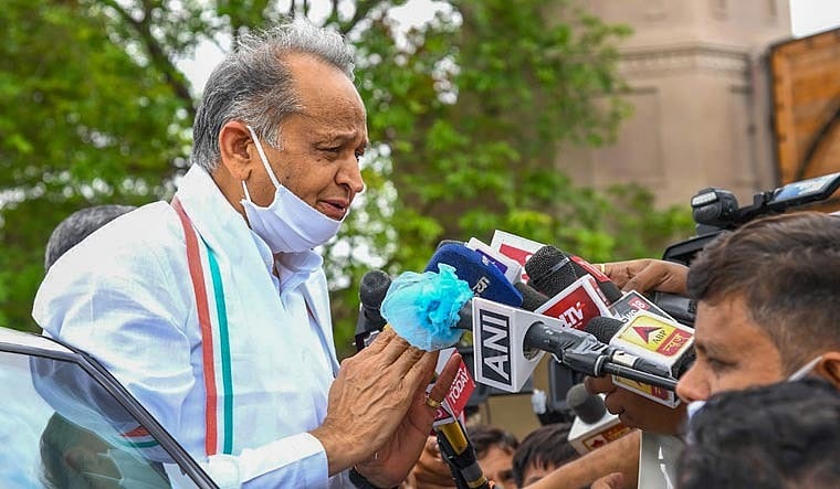 राजस्थान में अब नहीं होगी किसानों की भूमि नीलाम, CM गहलोत ने अन्नदाता की जमीनें नीलाम करने पर लगाई रोक 