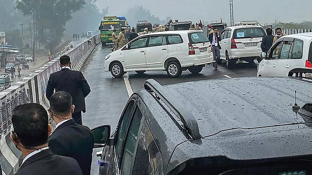 सोशल मीडिया पर वायरल तस्वीरों में से एक