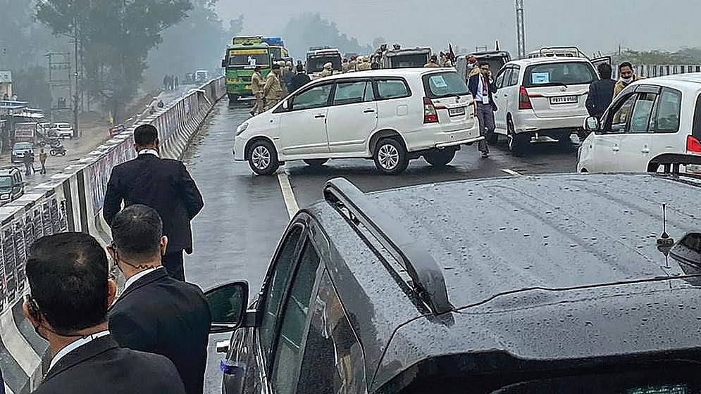 सोशल मीडिया पर वायरल तस्वीरों में से एक