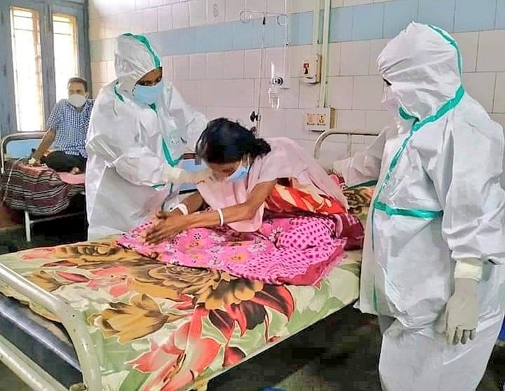 कोरोना के कहर के बीच सरकार ने मरीजों के डिस्चार्ज नीति में किया बदलाव, जानें अस्पताल से किसे मिलेगी जल्दी छुट्टी