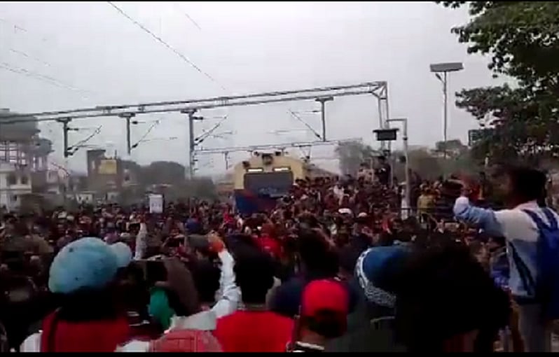 बिहार: RRB-NTPC परीक्षा परिणाम के खिलाफ दूसरे दिन भी पटरियों पर उतरे छात्र, कई ट्रेन के मार्ग में करना पड़ा बदलाव