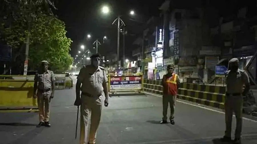 दिल्ली में वीकेंड कर्फ्यू खत्म, 50 फीसदी क्षमता के साथ खुलेंगे रेस्टोरेंट-बार, शादी में 200 व्यक्तियों की अनुमति 