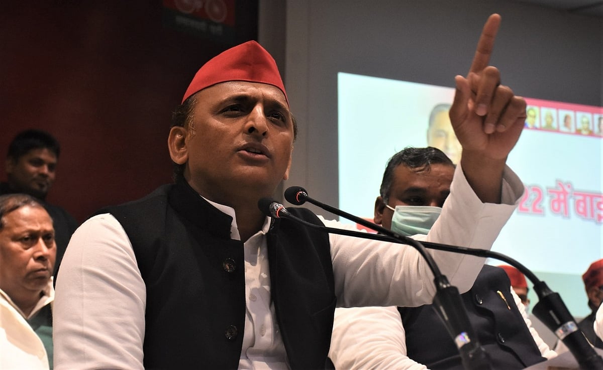 अखिलेश यादव का तंज, बोले- वाराणसी को क्योटो नहीं बनाया जा सकता तो कम से कम इसे कुत्ता मुक्त तो बना दें