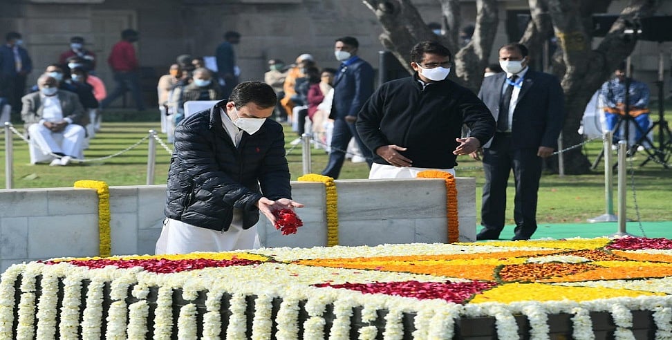 महात्मा गांधी की पुण्यतिथि पर राजघाट पहुंचे राहुल गांधी, दी श्रद्धांजलि