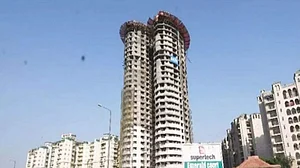 रियल एस्टेट कंपनी सुपरटेक को सुप्रीम कोर्ट से झटका, ट्विन टावर में घर खरीदने वालों को पूरा पैसा लौटाने का आदेश