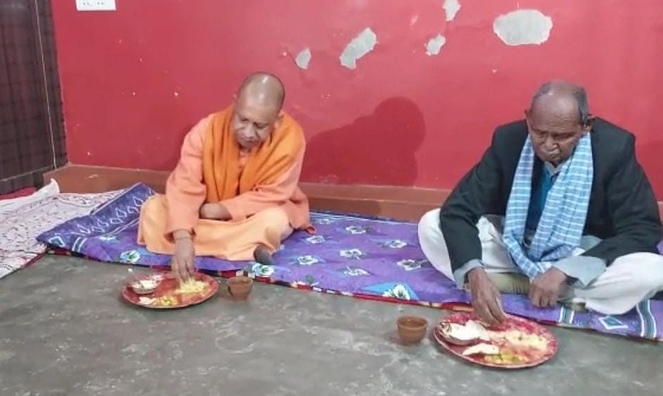 'यूपी चुनाव में ये दिखावा काम नहीं आएगा बाबा'- सीएम योगी के दलितों संग भोज पर RLD ने कसा तंज