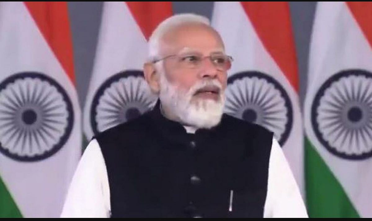 विष्णु नागर का व्यंग्यः भक्तों ने टेलीप्रॉम्पटर बाबा को ब्रह्मा, विष्णु, महेश से बढ़कर माना, पर बदले में क्या मिला!