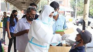 देश में कोरोना की डरावनी रफ्तार जारी! 24 घंटे में करीब 19 हजार नए केस मिले, 40 मरीजों की मौत