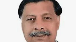 यूपी चुनाव: टिकट बंटवारे को लेकर सपा में संग्राम, हाजी इकराम ने नासिर कुरैशी पर लगाए गोमांस-नशीले पदार्थ की तस्करी के आरोप