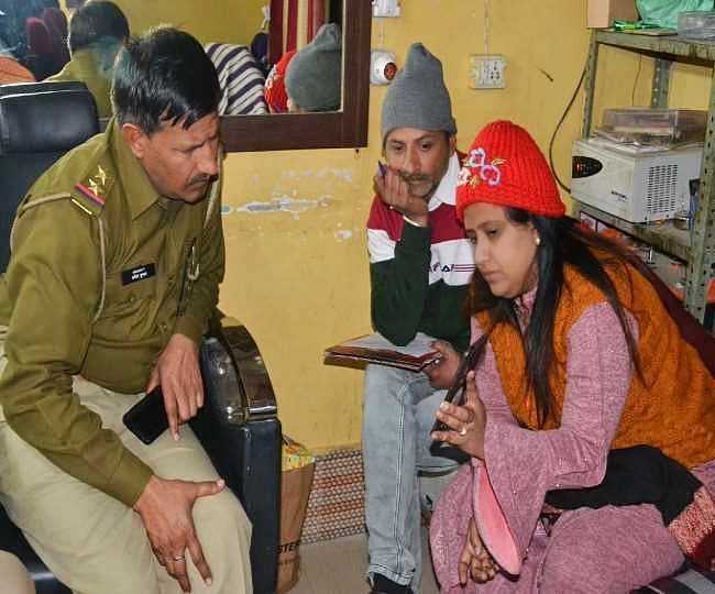 बुरे फंसे हेयर स्टाइलिस्ट और BJP नेता जावेद हबीब, थूकने वाले वीडियो मामले में गंभीर धाराओं में केस दर्ज