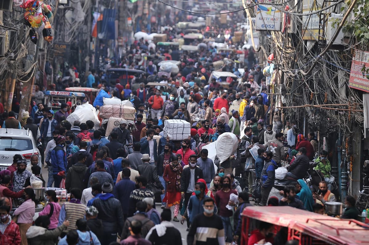 कोरोना की चपेट में दिल्ली, बीते 24 घंटे में 10 हजार से ज्यादा नए केस, 8 लोगों की मौत