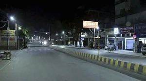 बिहार में नाइट कर्फ्यू लगा, मंदिर-मस्जिद बंद, सिनेमा-पार्क पर भी ताले, दुकानें 8 बजे तक ही खुलेंगी