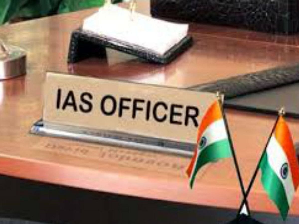 उत्तर प्रदेश चुनाव से पहले 13 IAS अफसरों के तबादले, 5 जिलों के डीएम बदले गए    
