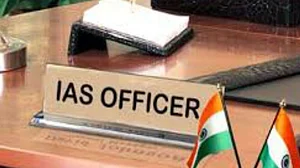 उत्तर प्रदेश चुनाव से पहले 13 IAS अफसरों के तबादले, 5 जिलों के डीएम बदले गए