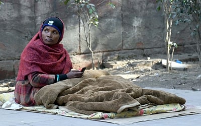 केजरीवाल सरकार के दावों की खुली पोल! दिल्ली में भीषण ठंड से 170 से अधिक बेघरों की मौत 