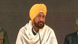 दिल्ली के सीएम पर मानहानि का मुकदमा करेंगे CM चन्नी, कहा- दूसरों की छवि बिगाड़ना केजरीवाल की आदत
