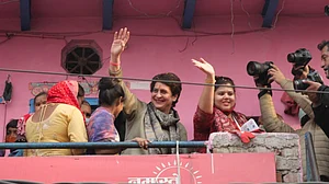 प्रियंका गांधी ने नोएडा में पंखुड़ी पाठक के लिए किया कैंपेन, कहा- सांप्रदायिकता से पार्टियों का लाभ, जनता का नहीं