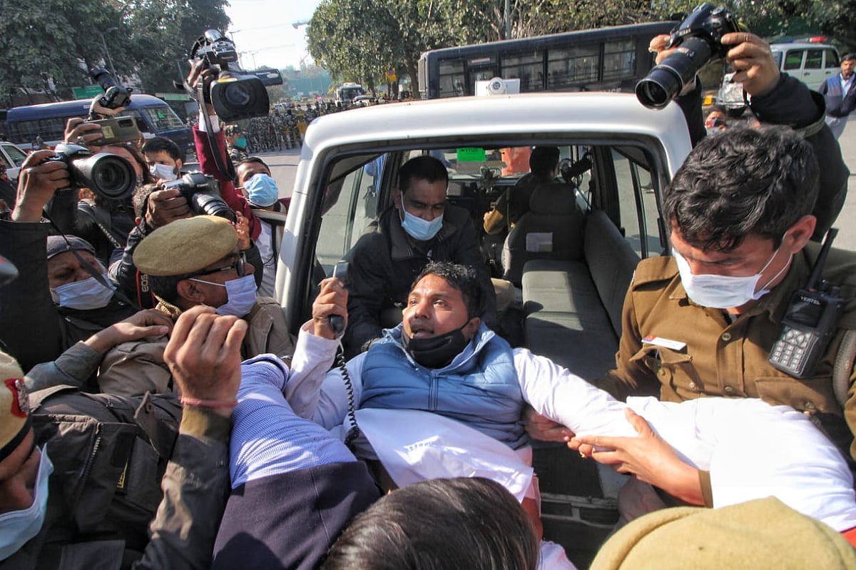 पेगासस जासूसी के खिलाफ यूथ कांग्रेस का हल्ला बोल, दिल्ली की सड़कों पर प्रदर्शन, पीएम मोदी को बताया जग्गा जासूस