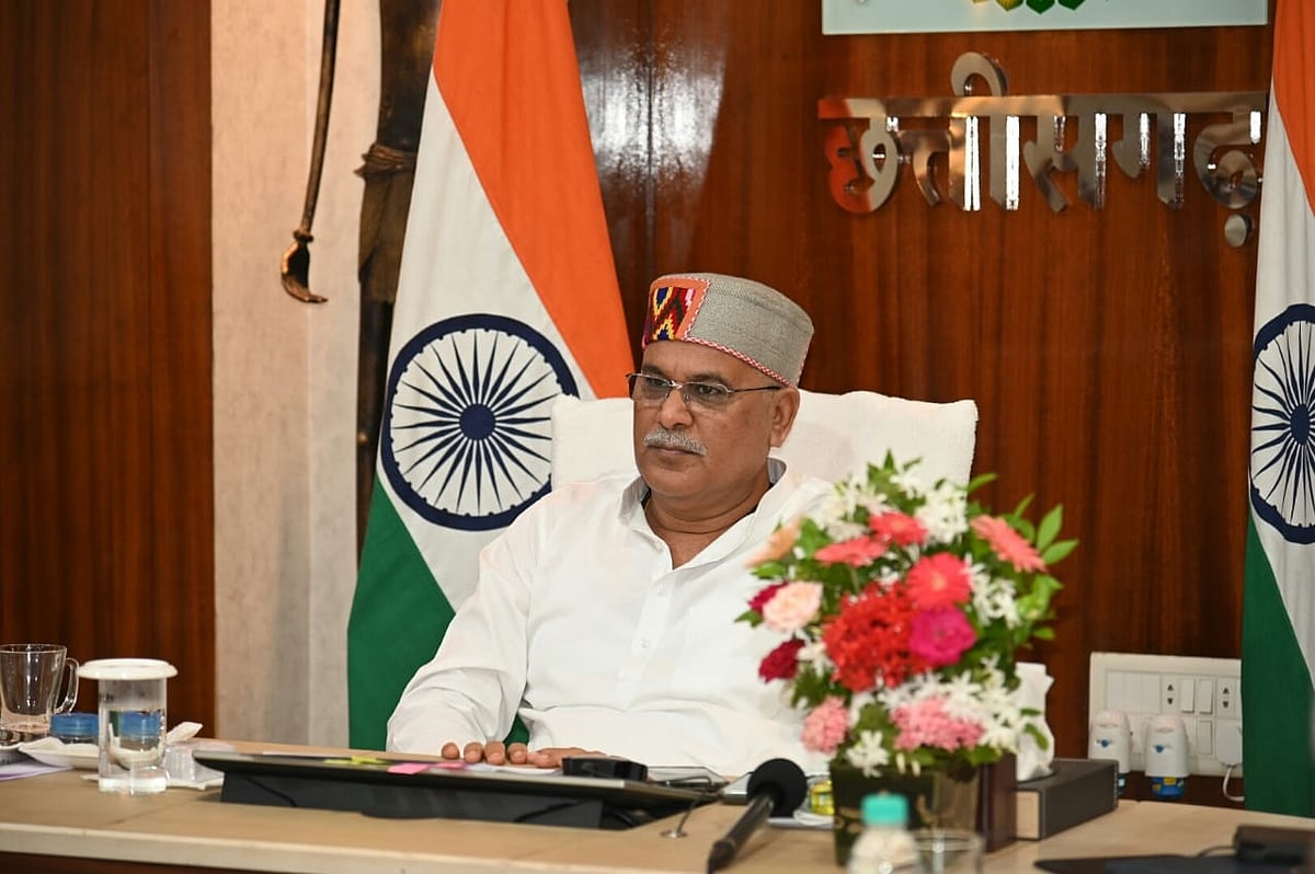 यूक्रेन में फंसे छत्तीसगढ़ के लोगों की मदद के लिए आगे आई बघेल सरकार, जारी किए हेल्पलाइन नंबर 