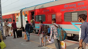 कई ट्रेनों को बंद और कई के रूट बदलने की तैयारी में रेलवे, जरूरत के मुताबिक रूट तय होगा, ट्रेनें शुरू की जाएंगी