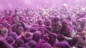 वीडियो: ब्रज में होली का हुआ शुभारंभ, बसंत पंचमी पर बांके बिहारी मंदिर में बरसा अबीर-गुलाल