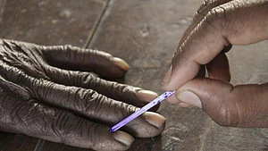 यूपी चुनाव का घमासान: आज शाम थम जाएगा दूसरे चरण का प्रचार, पांच मंत्रियों सहित कई दिग्गज नेताओं के भाग्य होगा फैसला