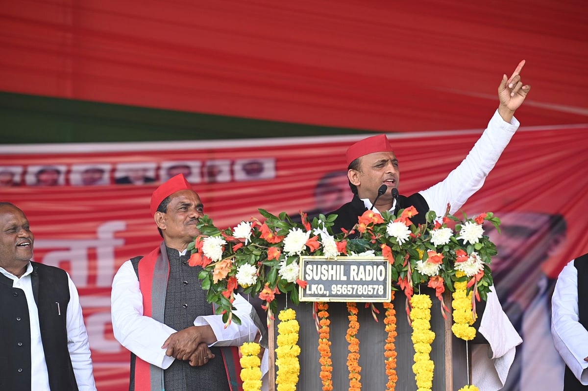 अखिलेश यादव ने सीएम पर कसा तंज, बोले- जो गर्मी निकालने की बात करते थे उनकी भाप निकल गई 