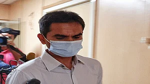 समीर वानखेड़े की बढ़ी मुश्किलें, झूठी सूचना देकर बार के लिए लाइसेंस हासिल करने के आरोप में FIR दर्ज