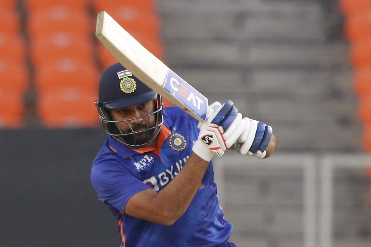 IND vs WI : दूसरे वनडे में वेस्टइंडीज ने टॉस जीतकर भारत को दिया बल्लेबाजी का न्योता, टीम इंडिया में एक बदलाव
