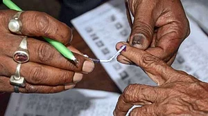 विष्णु नागर का व्यंग्य: UP के वोटर मुगालते में न रहें कि उन्होंने योगी को अपनी इच्छा से वोट दिया, असली कहानी कुछ और है?